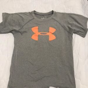 Under Armour boys athletic T-shirt size YSM